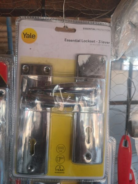 Yale Essential Lockset 3 Lever